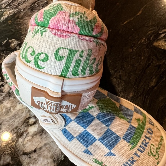 Toddler Girls Vans Size 11. Like New - Picture 3 of 3